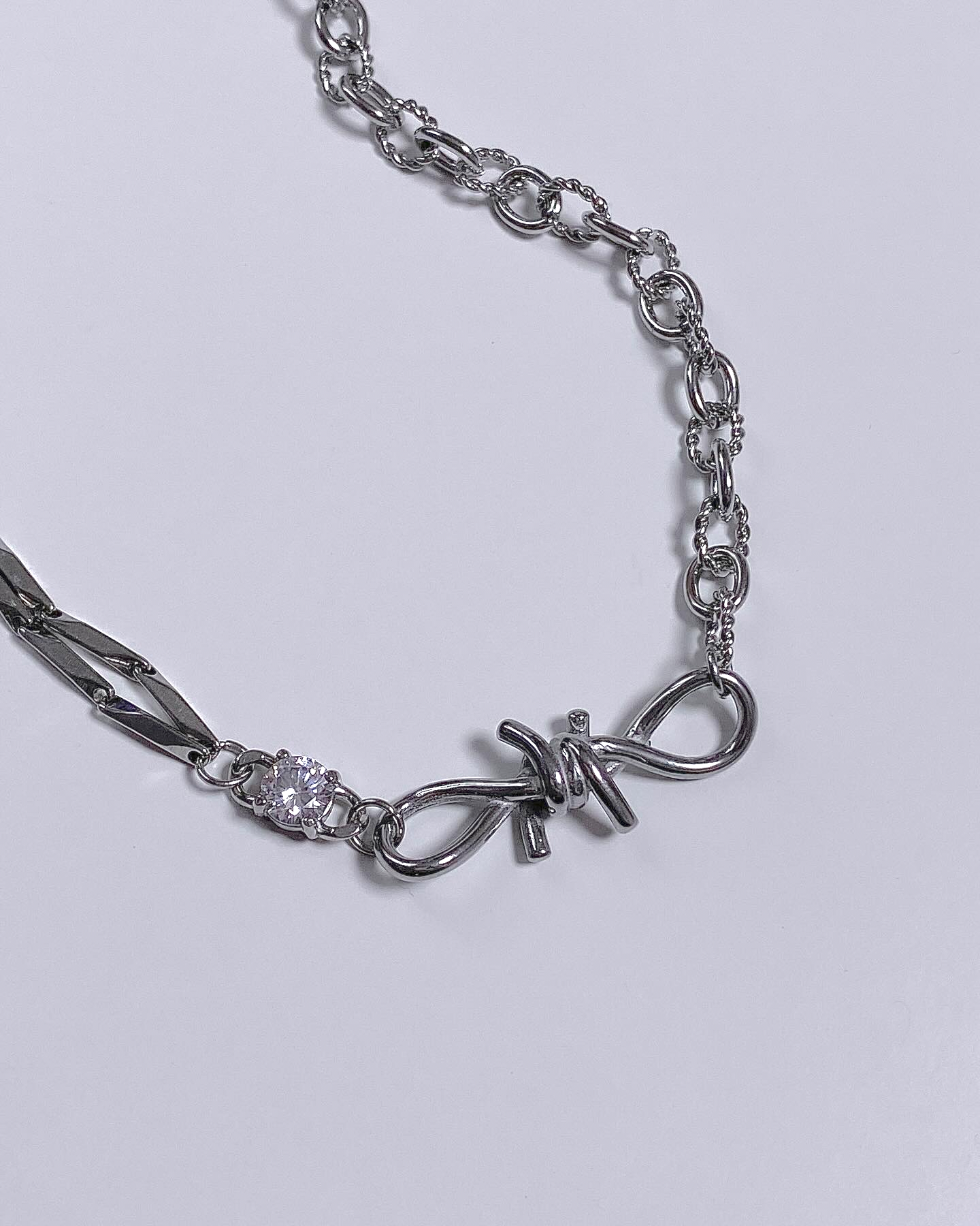 Twisted Ribbon Cubic Bold Choker Necklace