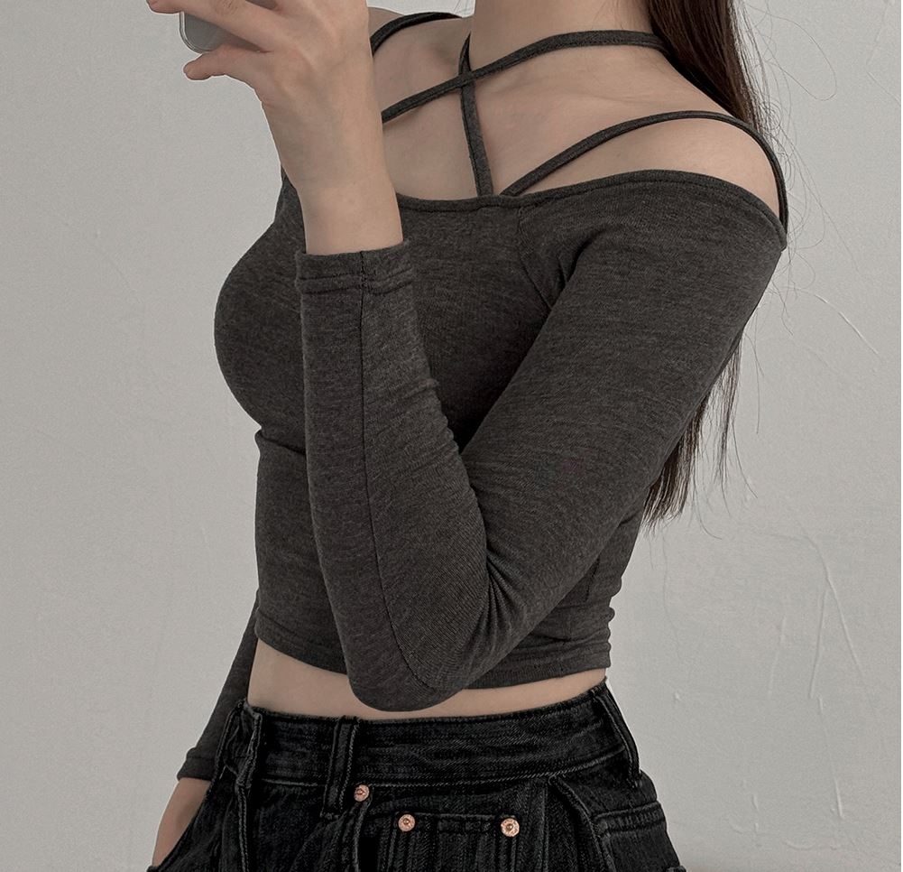 [Party look/Year-end look] X off-shoulder crop T (3 colors)