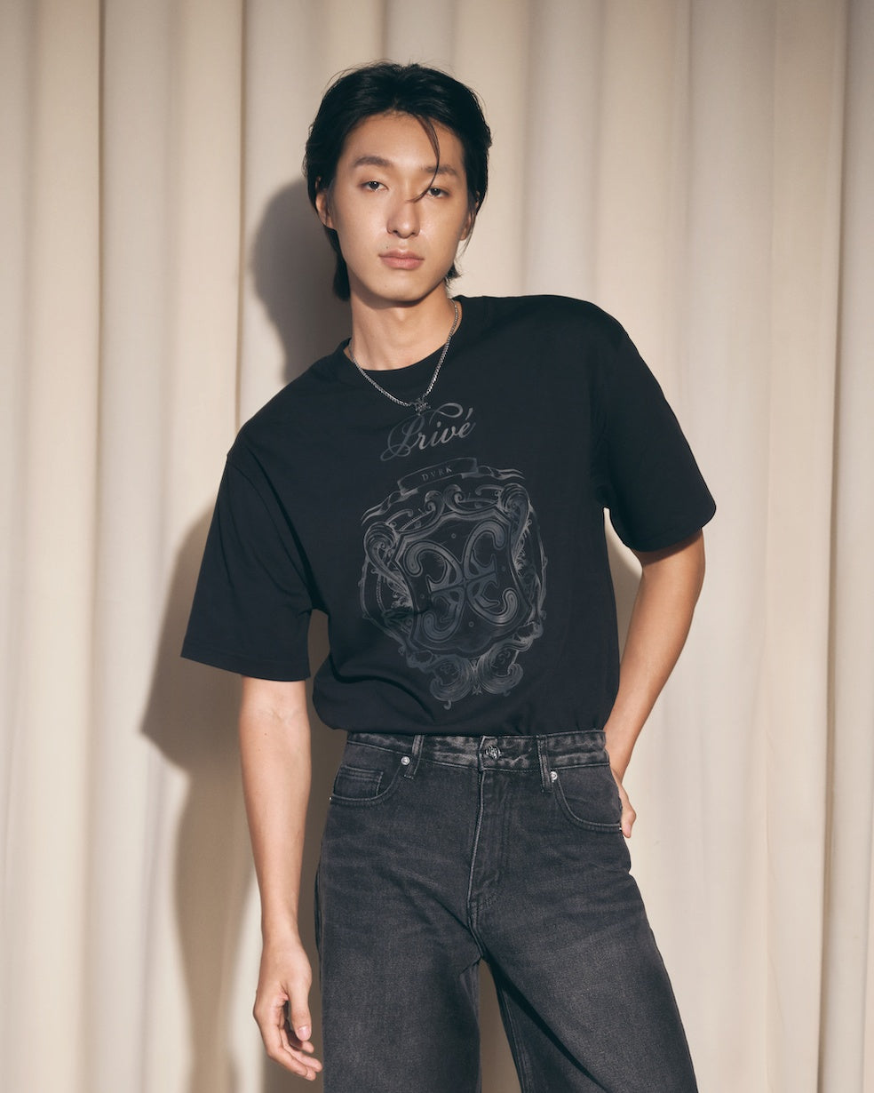 DVRK PRIVÉ UNI LOGO TEE - BLACK