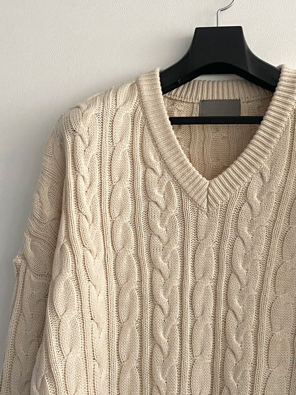 Stick cable V knit