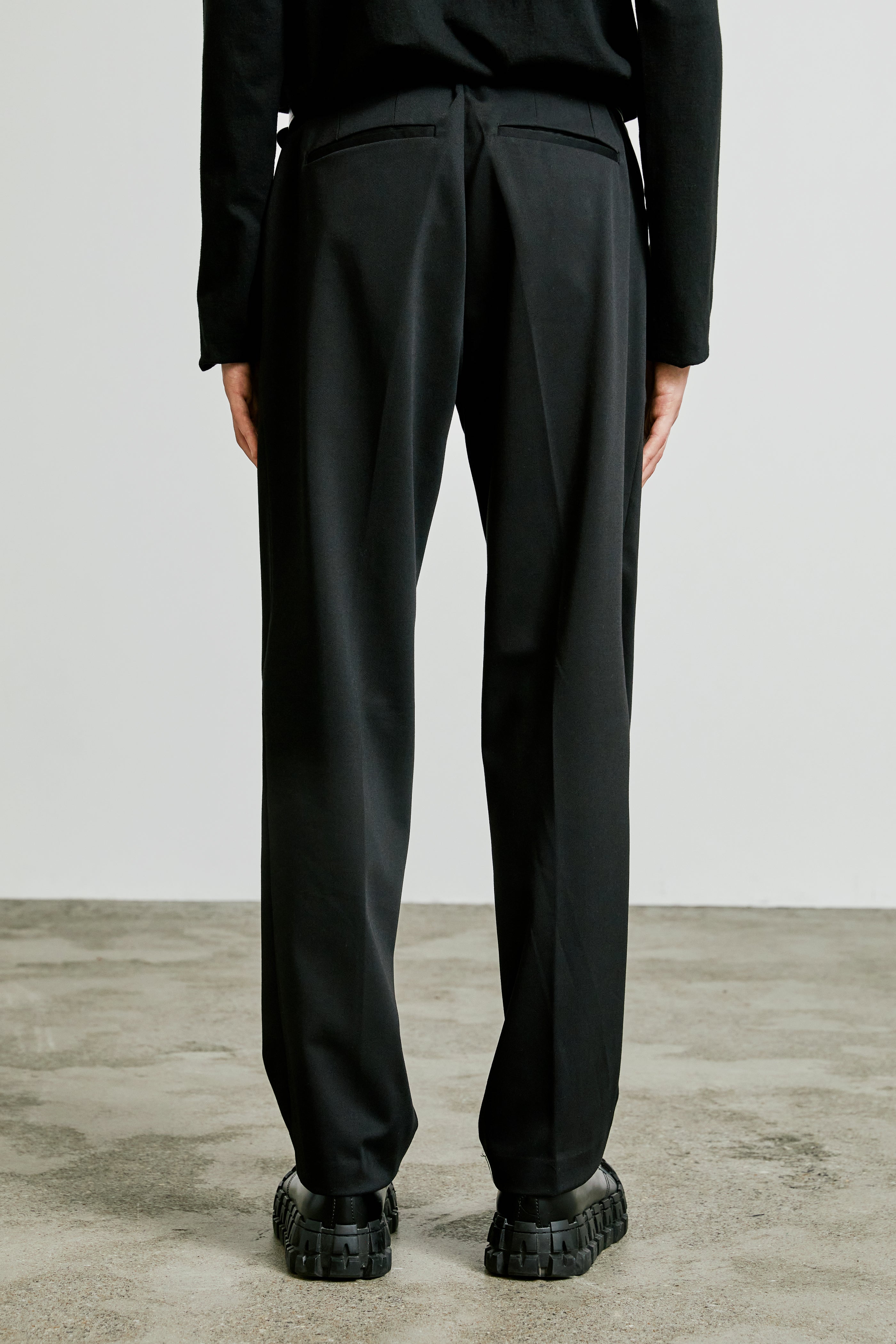 essential welt pocket slacks black