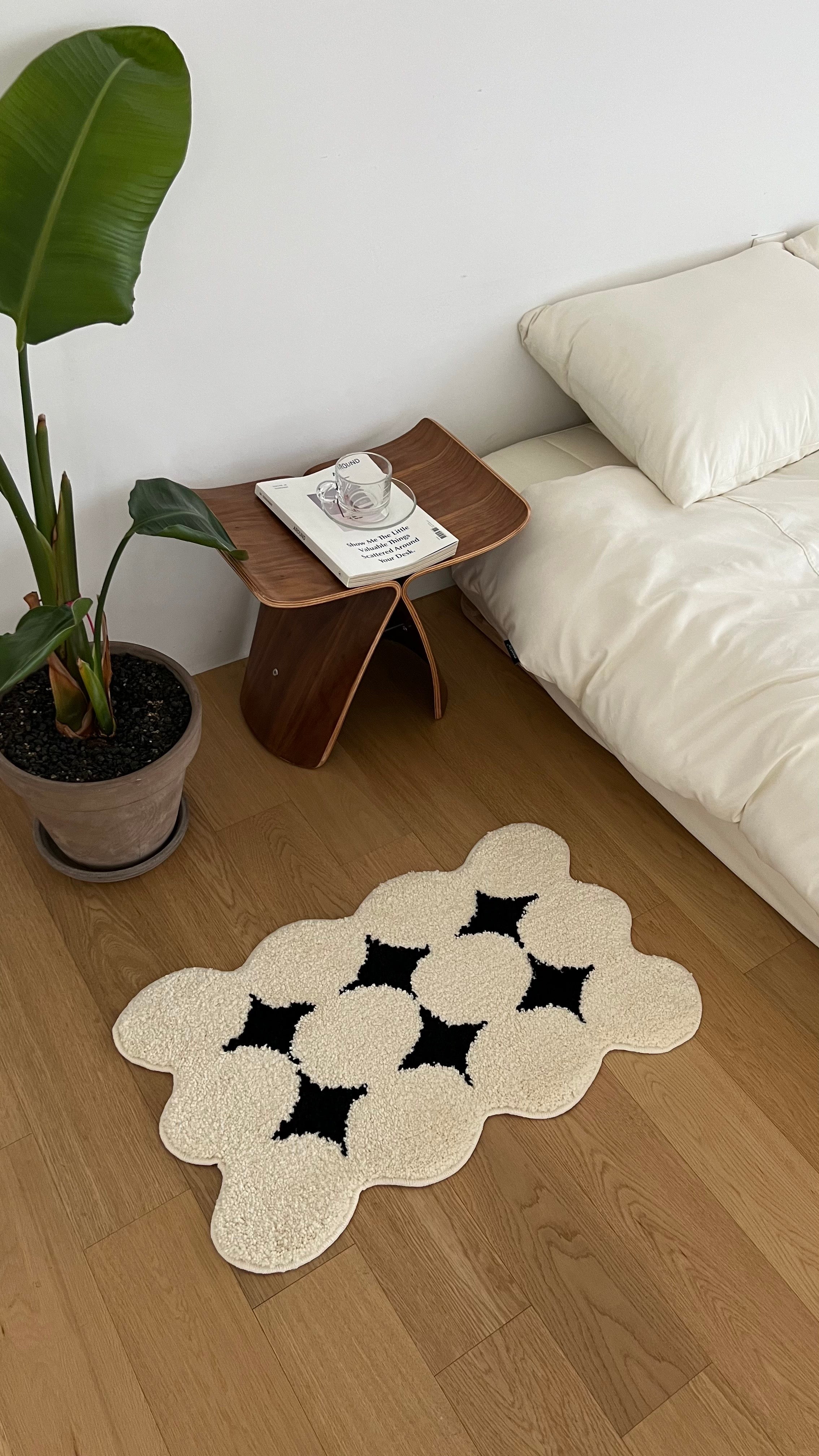 Vintage diamond tufting mini rug