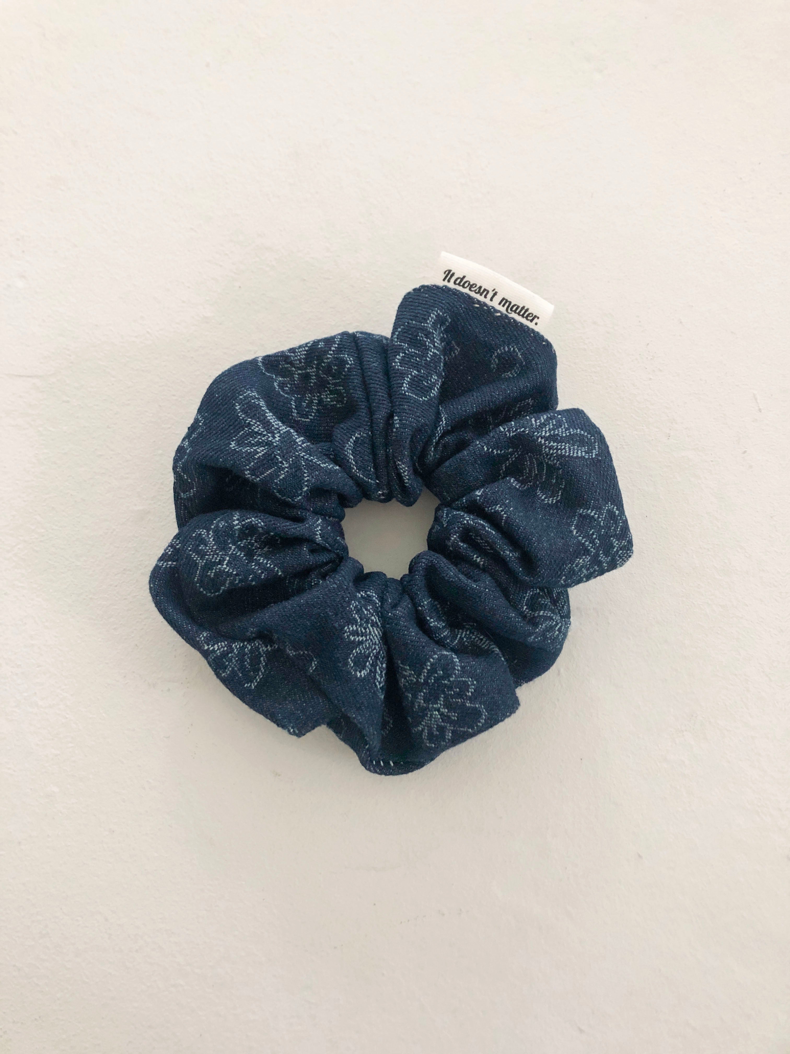 Flower denim scrunchie (Blue) 