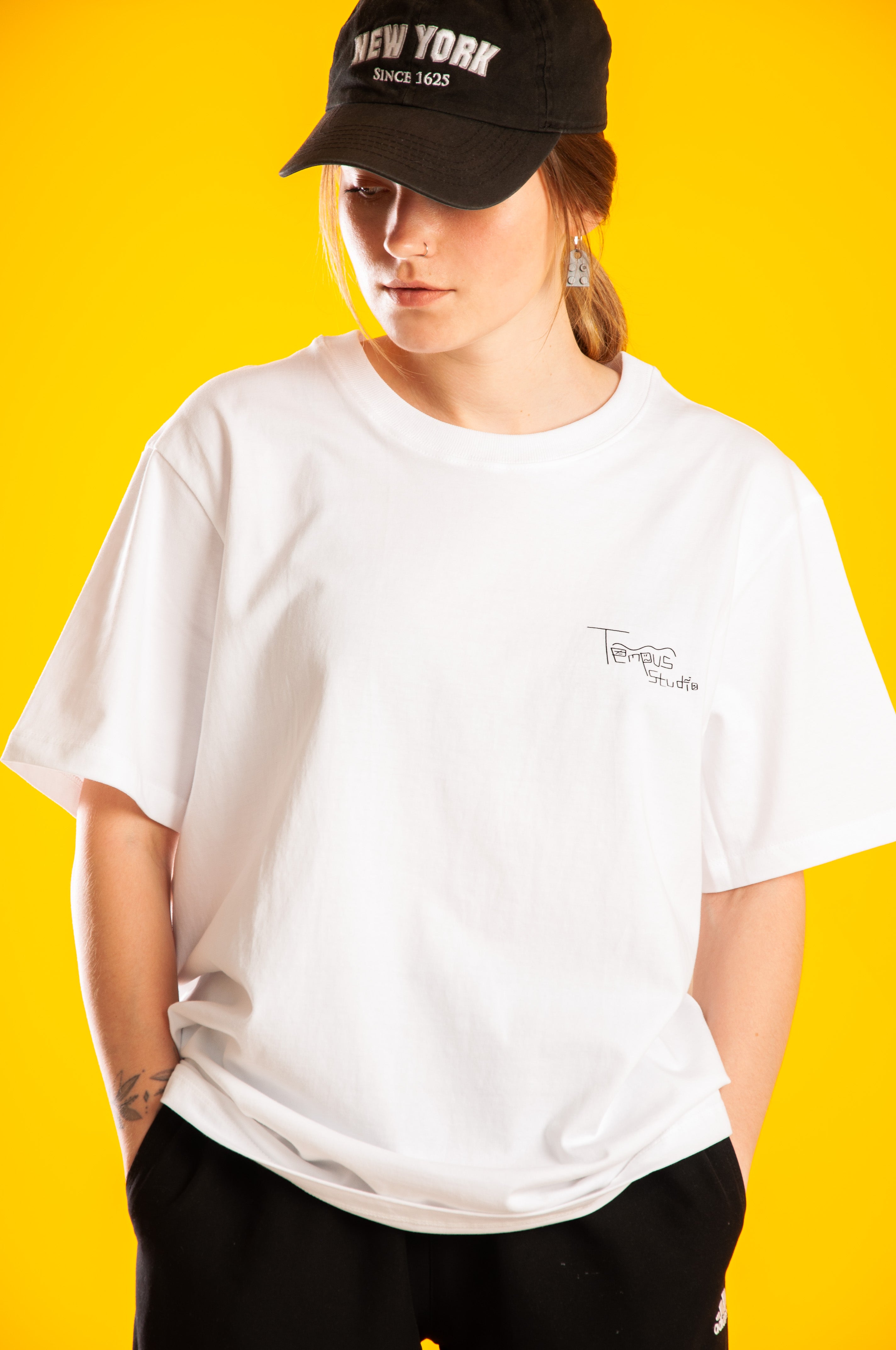 SMALL DOODLE LOGO T-SHIRTS [WHITE]