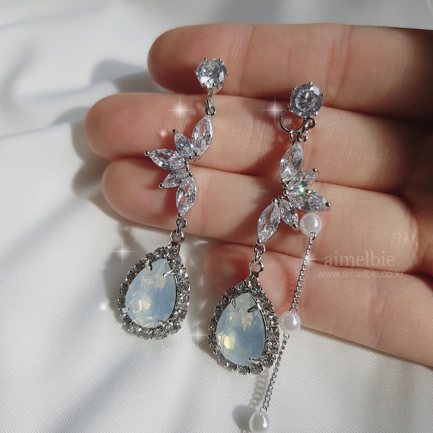 Heavenly Crystal Earring - White Opal Color