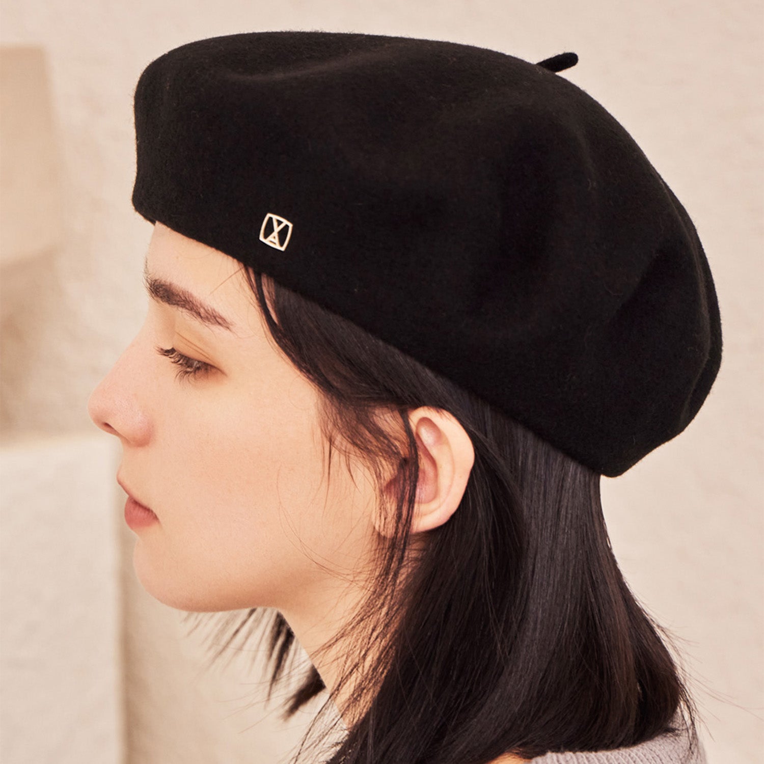 VA Square Stud Wool Beret / Black