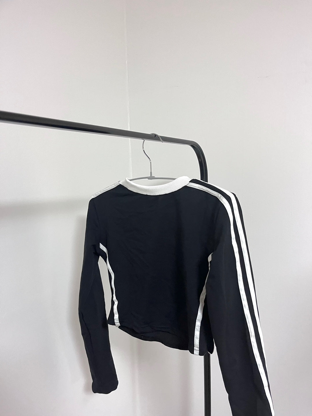 :Sporty side track crop long sleeve t-shirt