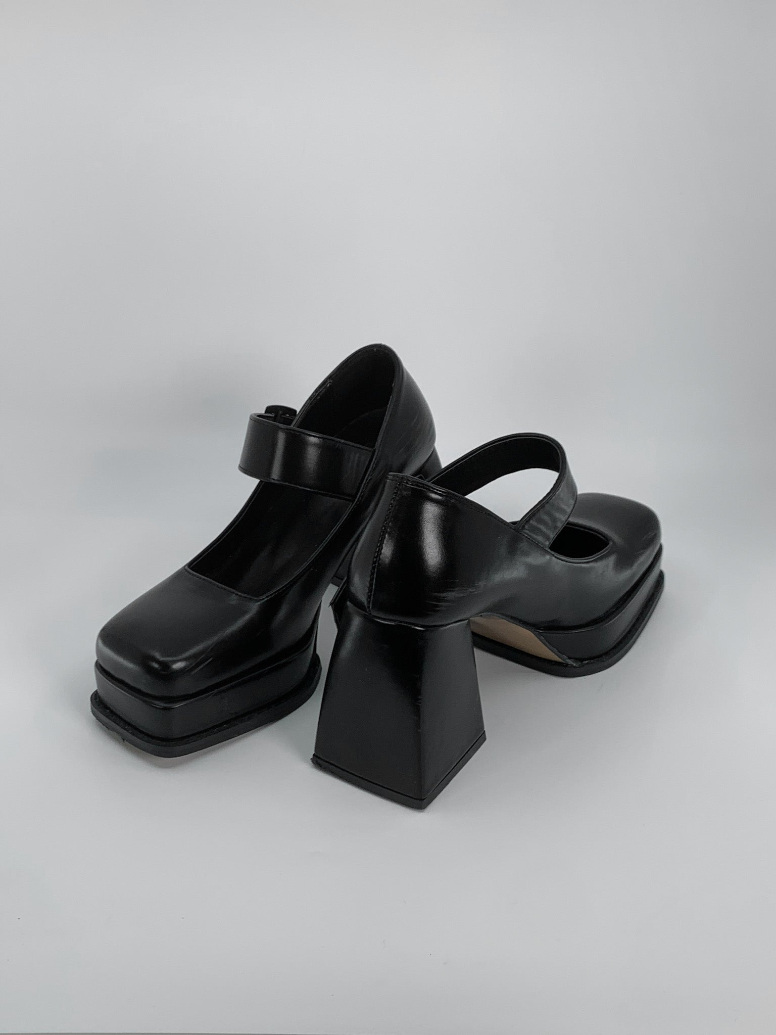 Mary jane platform shoes