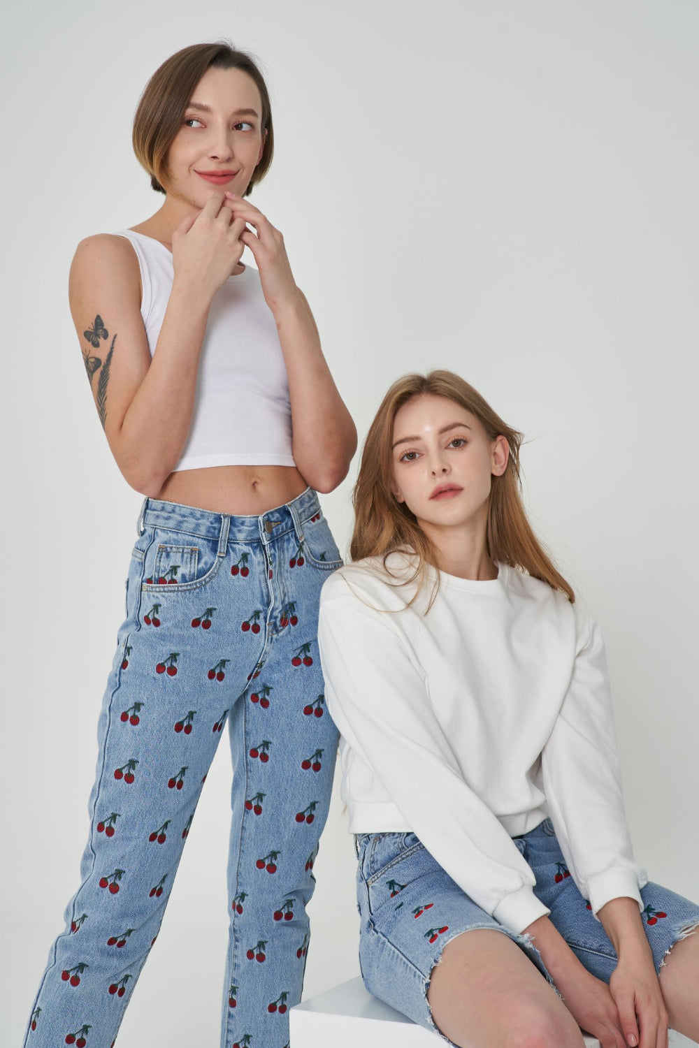 STRAIGHT FIT CHERRY EMBROIDERY CROPPED DENIM PANTS [6811]