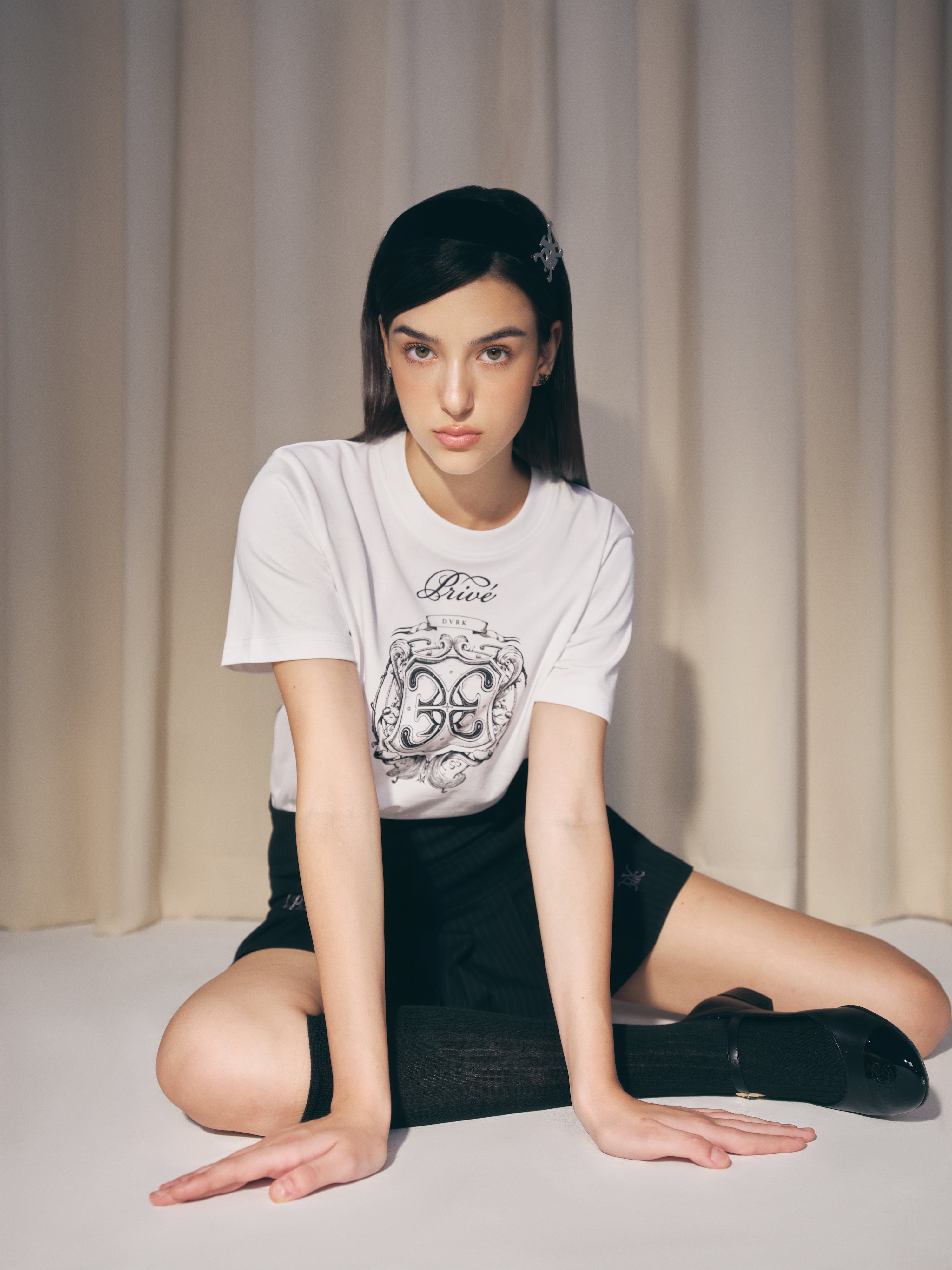 DVRK PRIVÉ UNI LOGO BABY TEE - WHITE