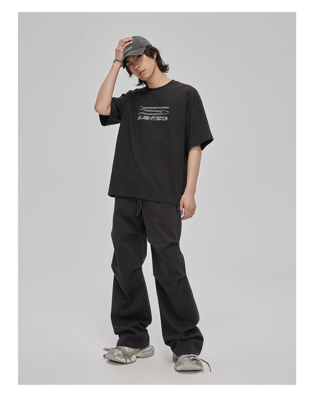 three-dimensional pleated sweatpants