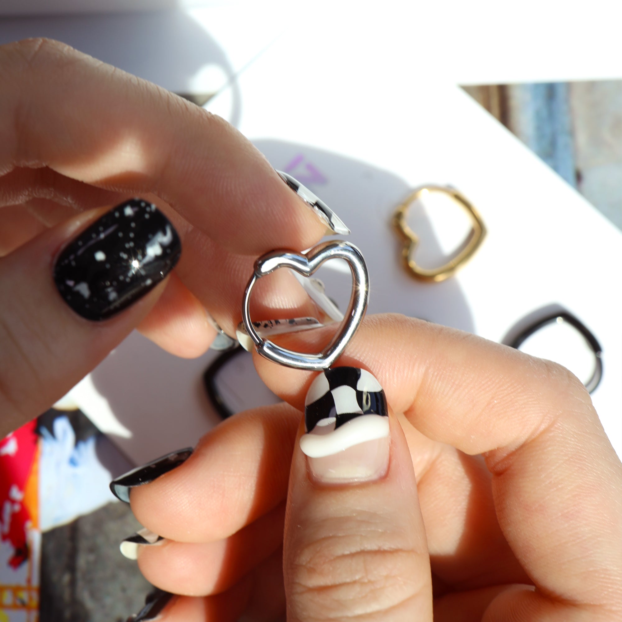 One-touch heart ring piercing