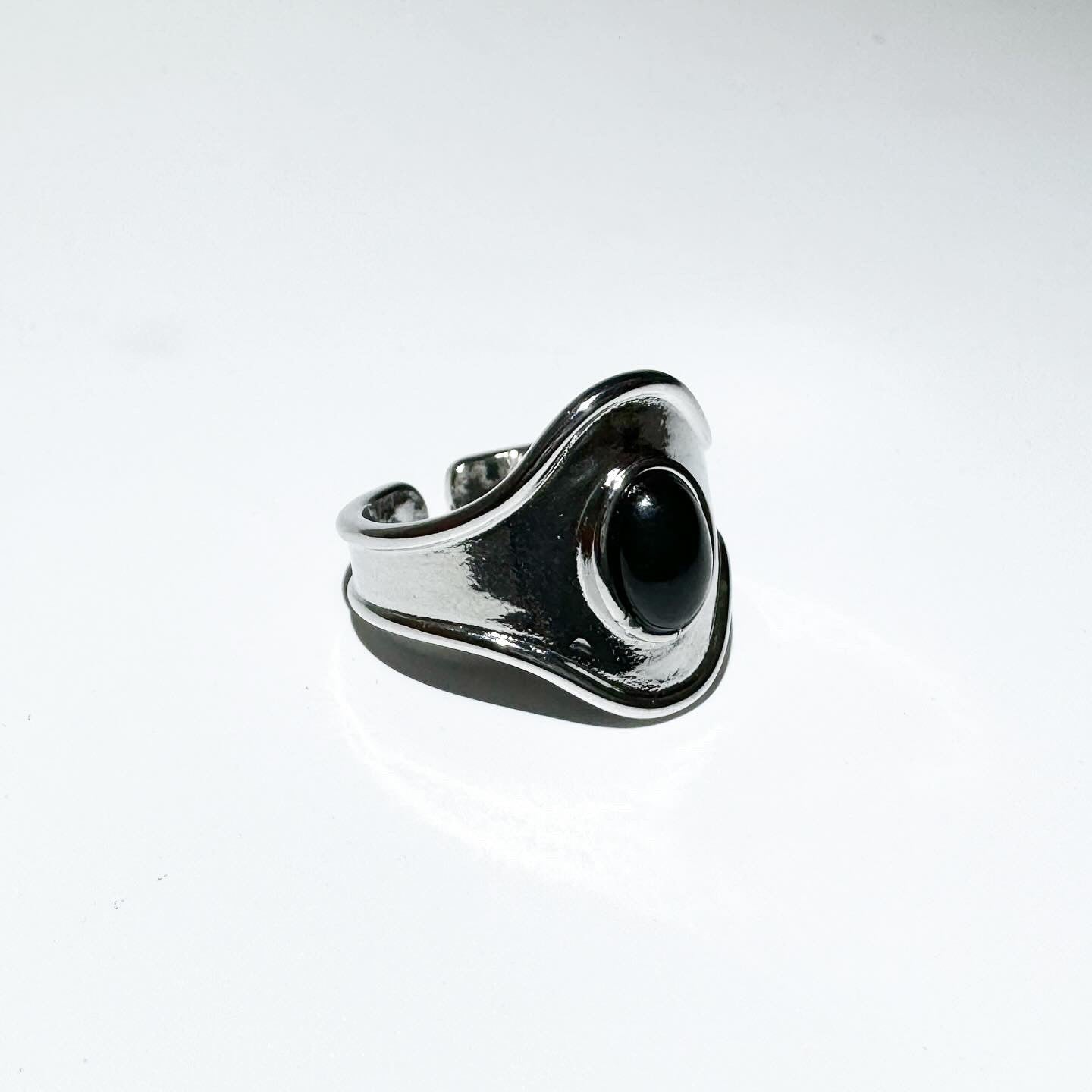 Black dot ring