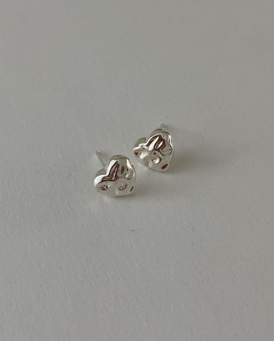 [92.5silver] crump heart earrings (medium)