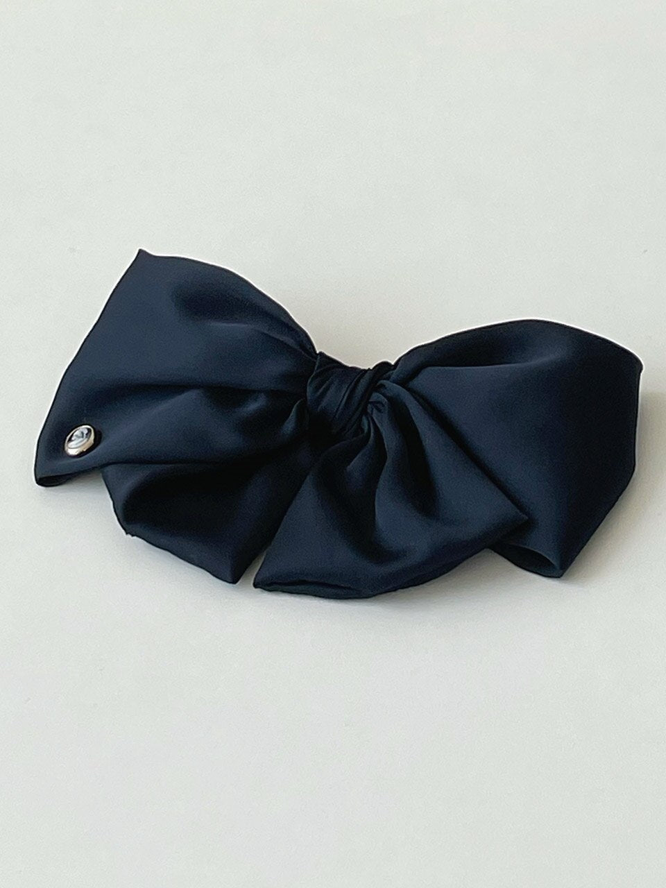 Cameo Big Ruffle Ribbon Hair Barrette [Navy]