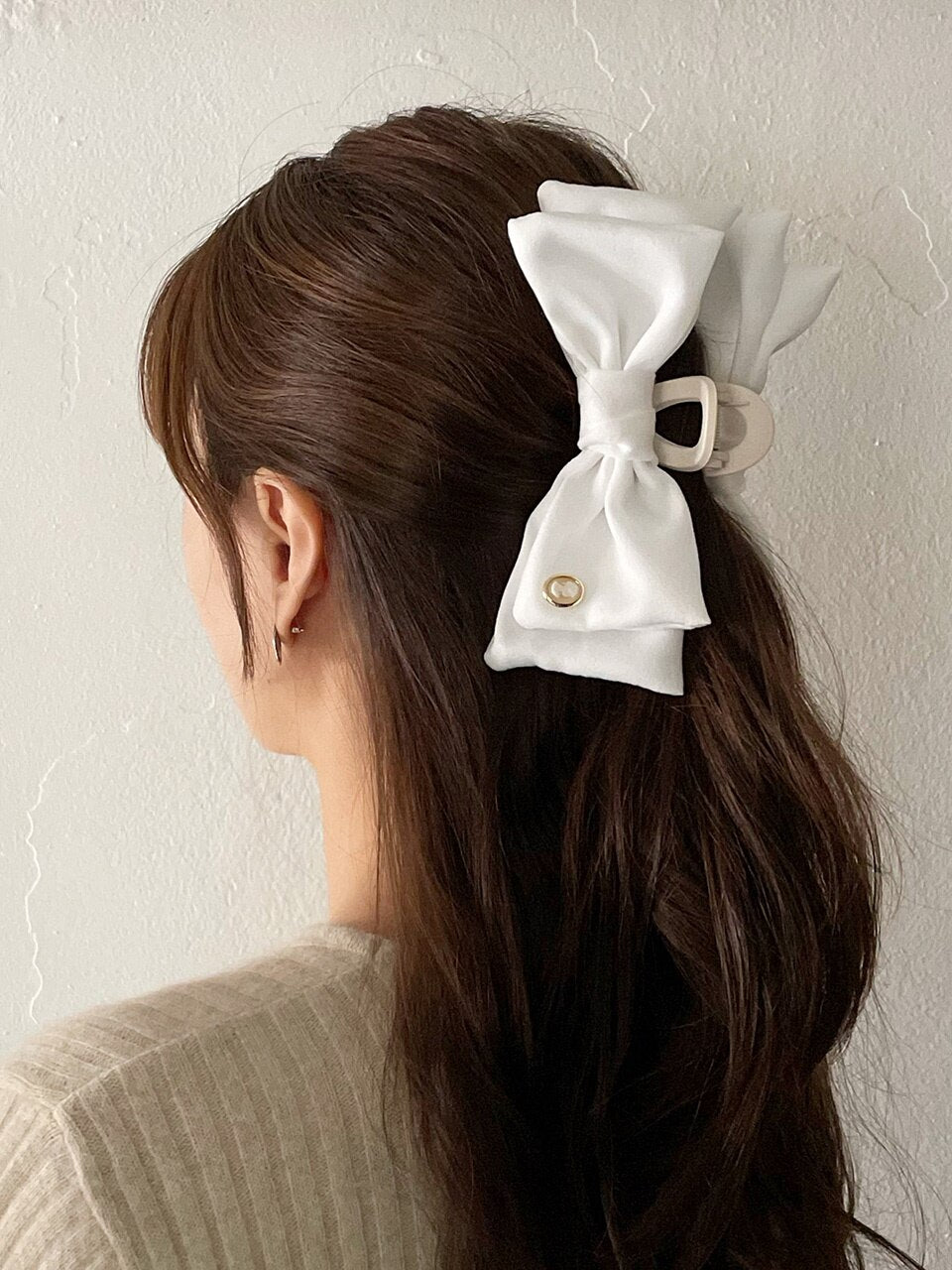 oar Vintage Cameo Ribbon Hair Claw [White]