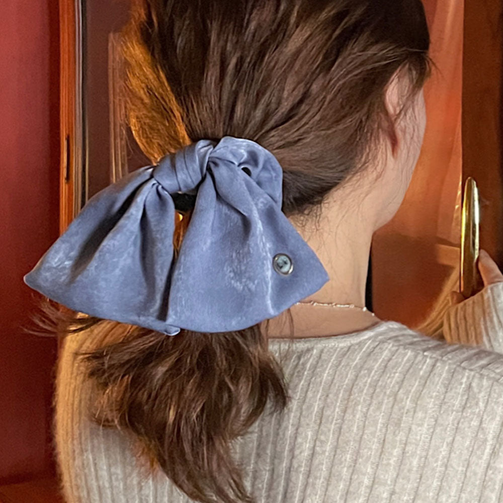 Vintage Mood Cameo Satin Ruffle Scrunchie [Blue]