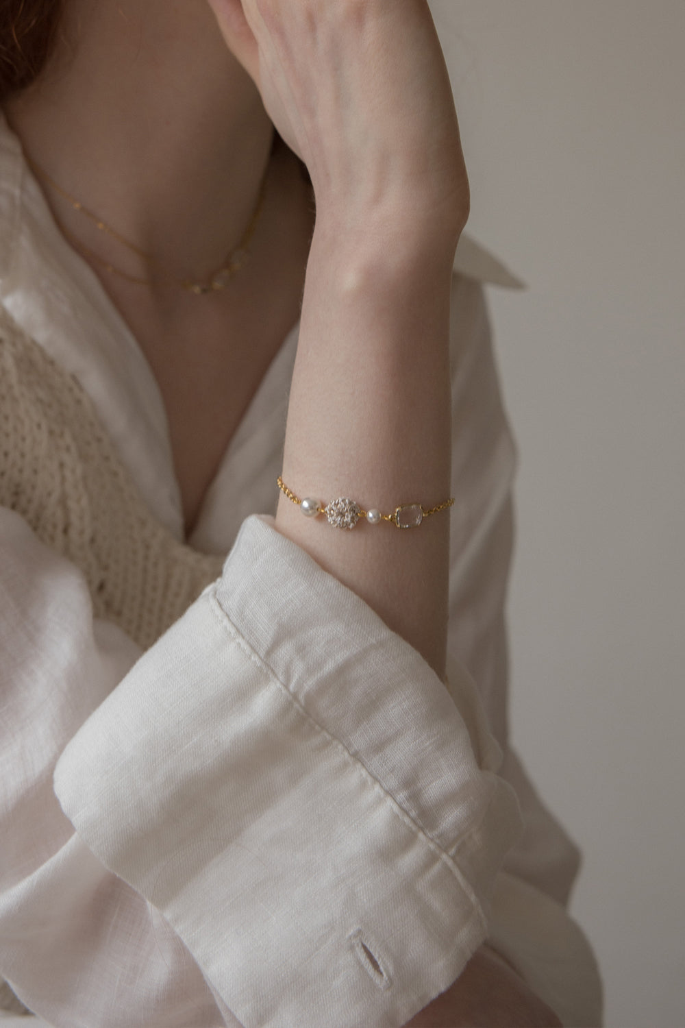 Pearl and crystal gold chain bracelet