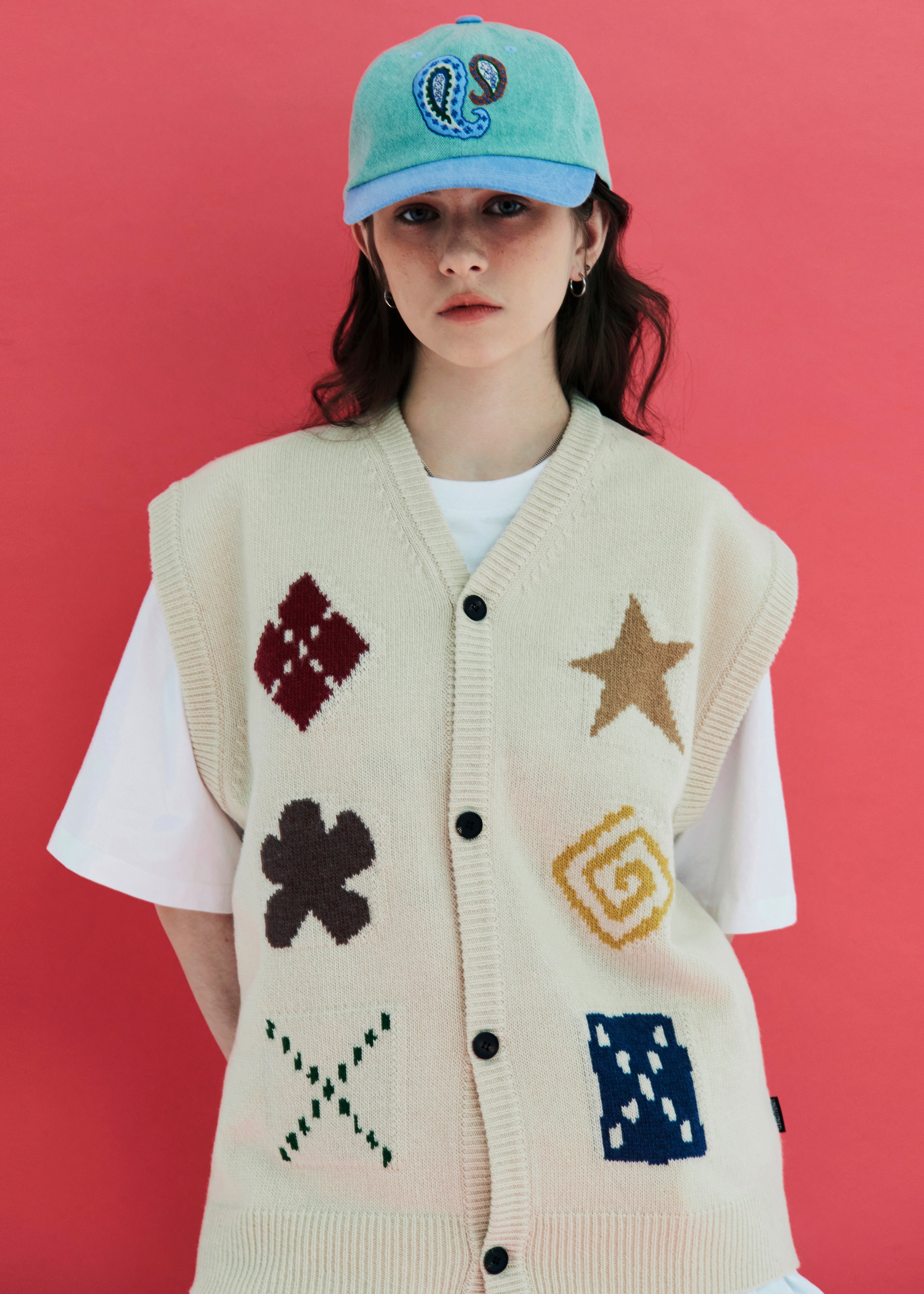 ARGYLE BUTTON KNIT VEST / OATMEAL