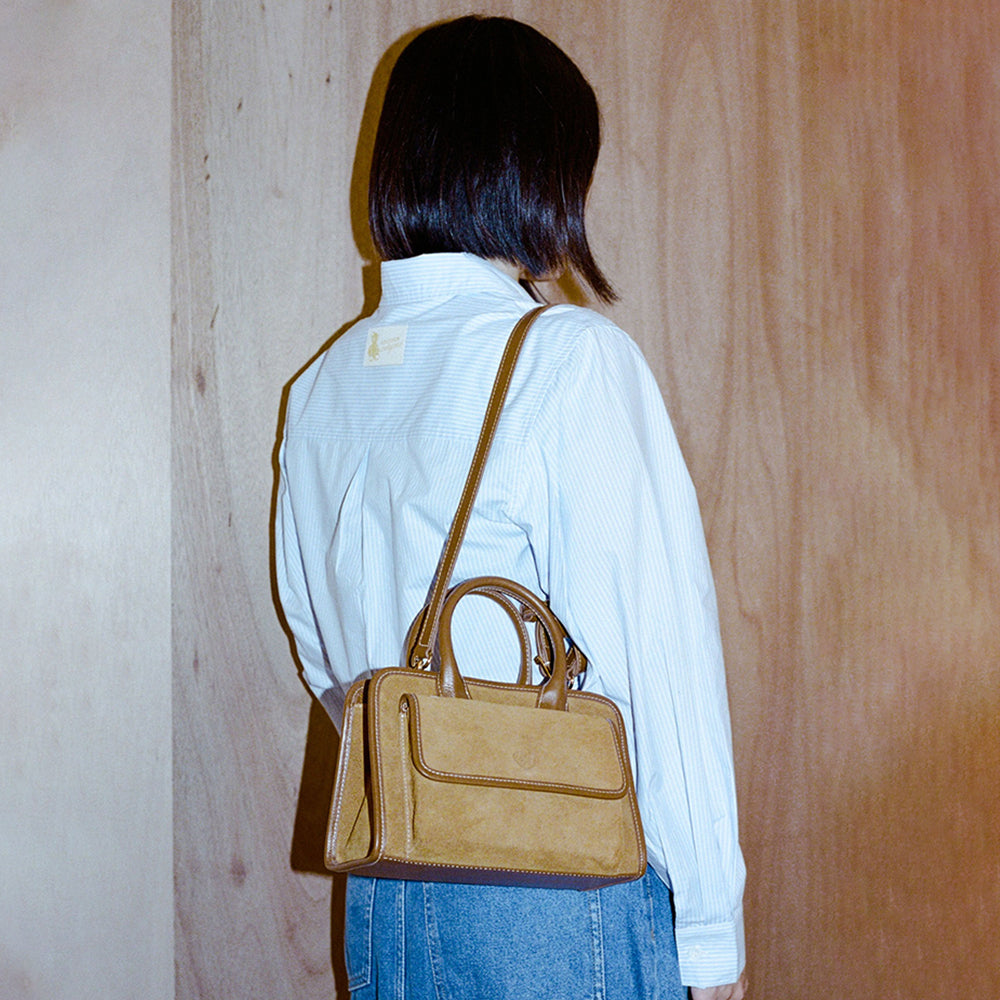 ヘイリーツインポケットバッグ / HALLIE TWIN POCKET BAG_CAMEL SUEDE