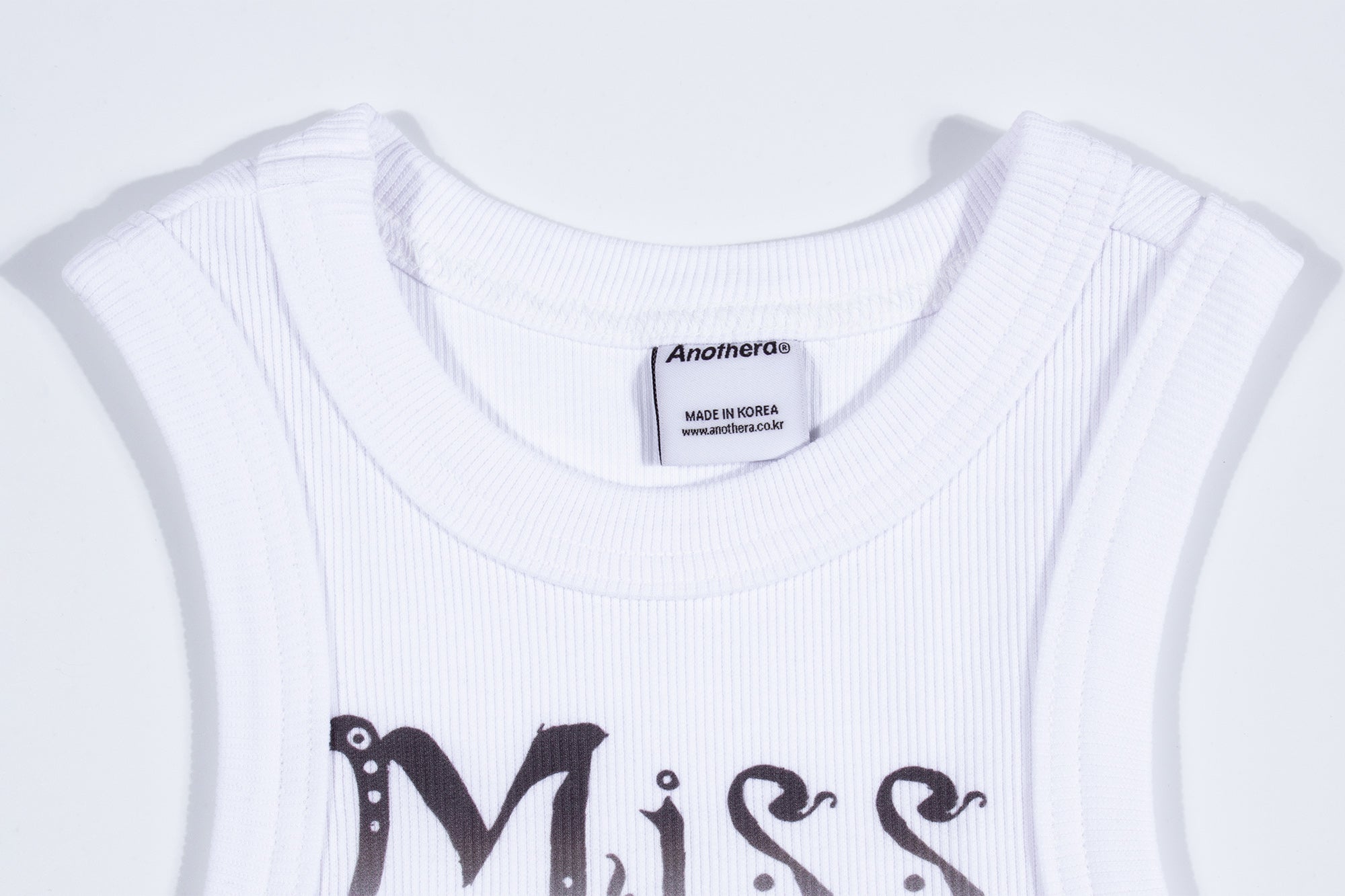 MISS LILY SLEEVELESS White