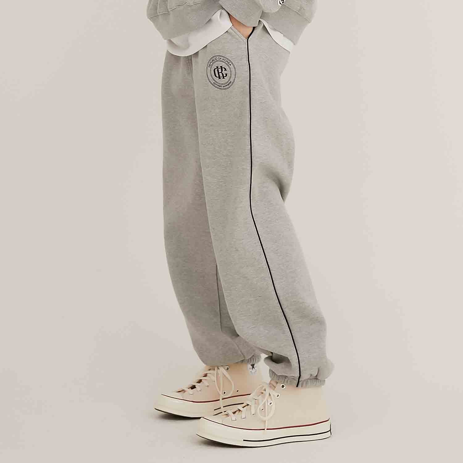 EMBLEM PIPING JOGGER PANTS