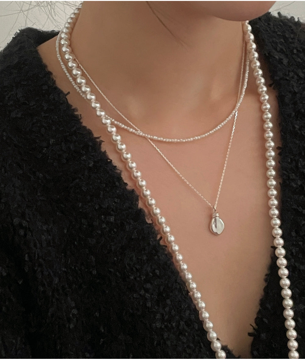 TINY PEARL NECKLACE