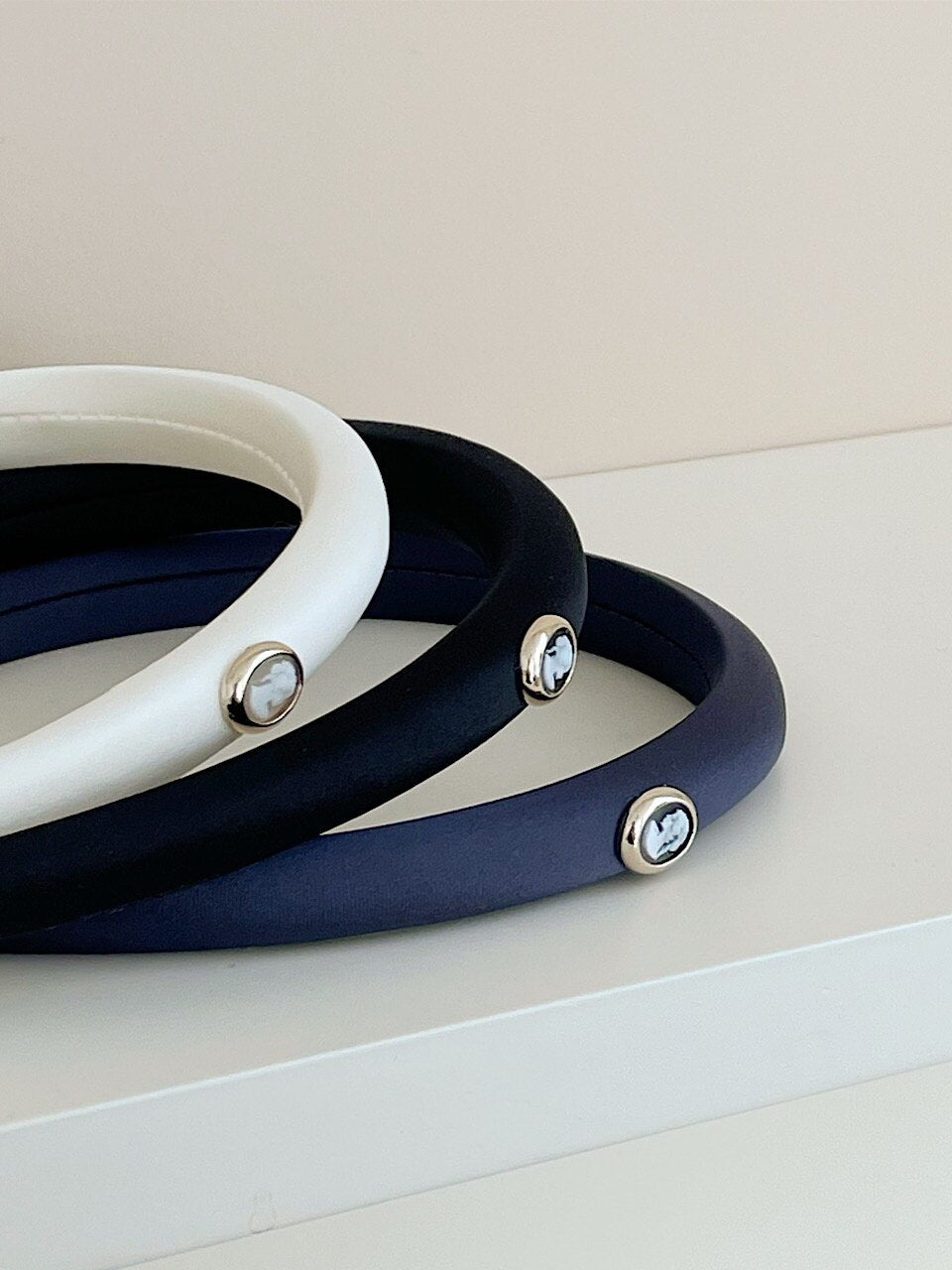 Vintage Mood Cameo Satin Slim HairBand [Navy]