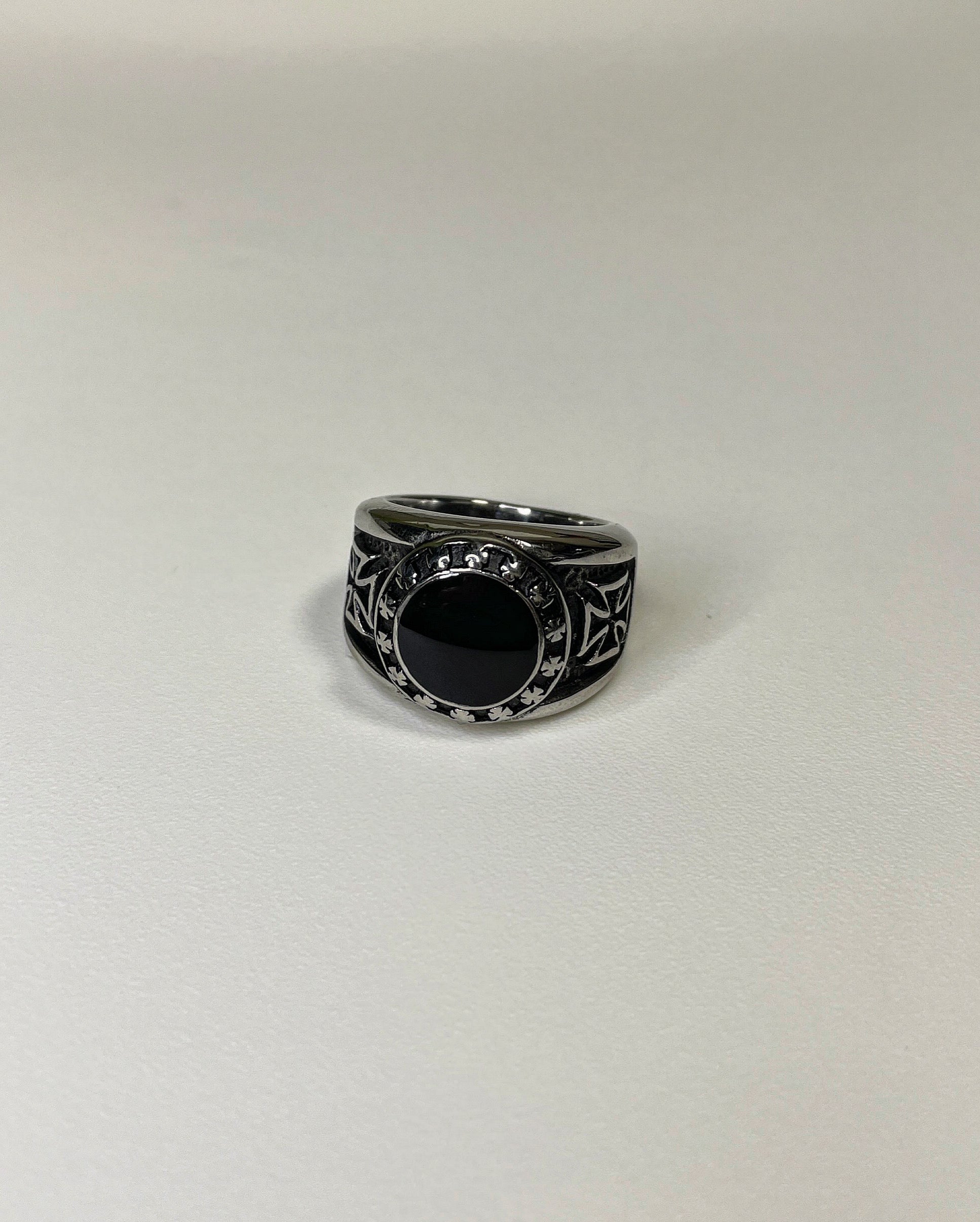 bold round onyx ring