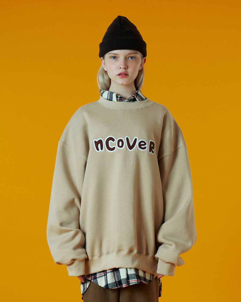 SIGNATURE PATCH LOGO SWEATSHIRT-BEIGE