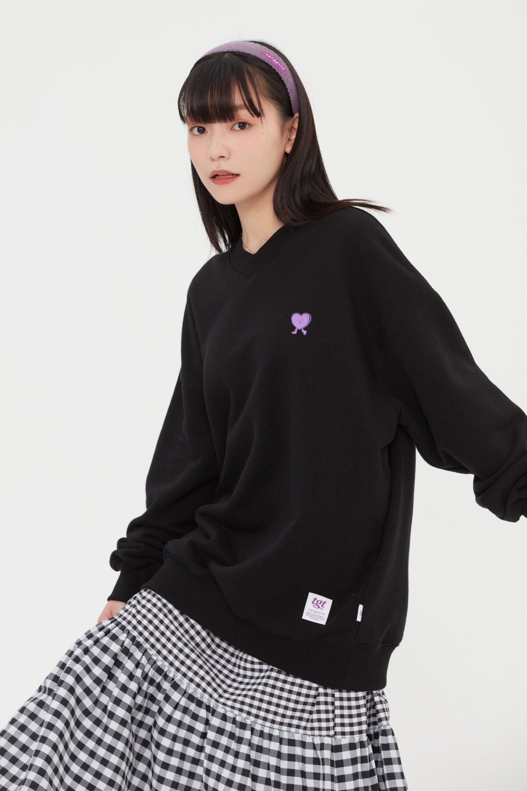 HEART BUTTON V NECK SWEAT SHIRT