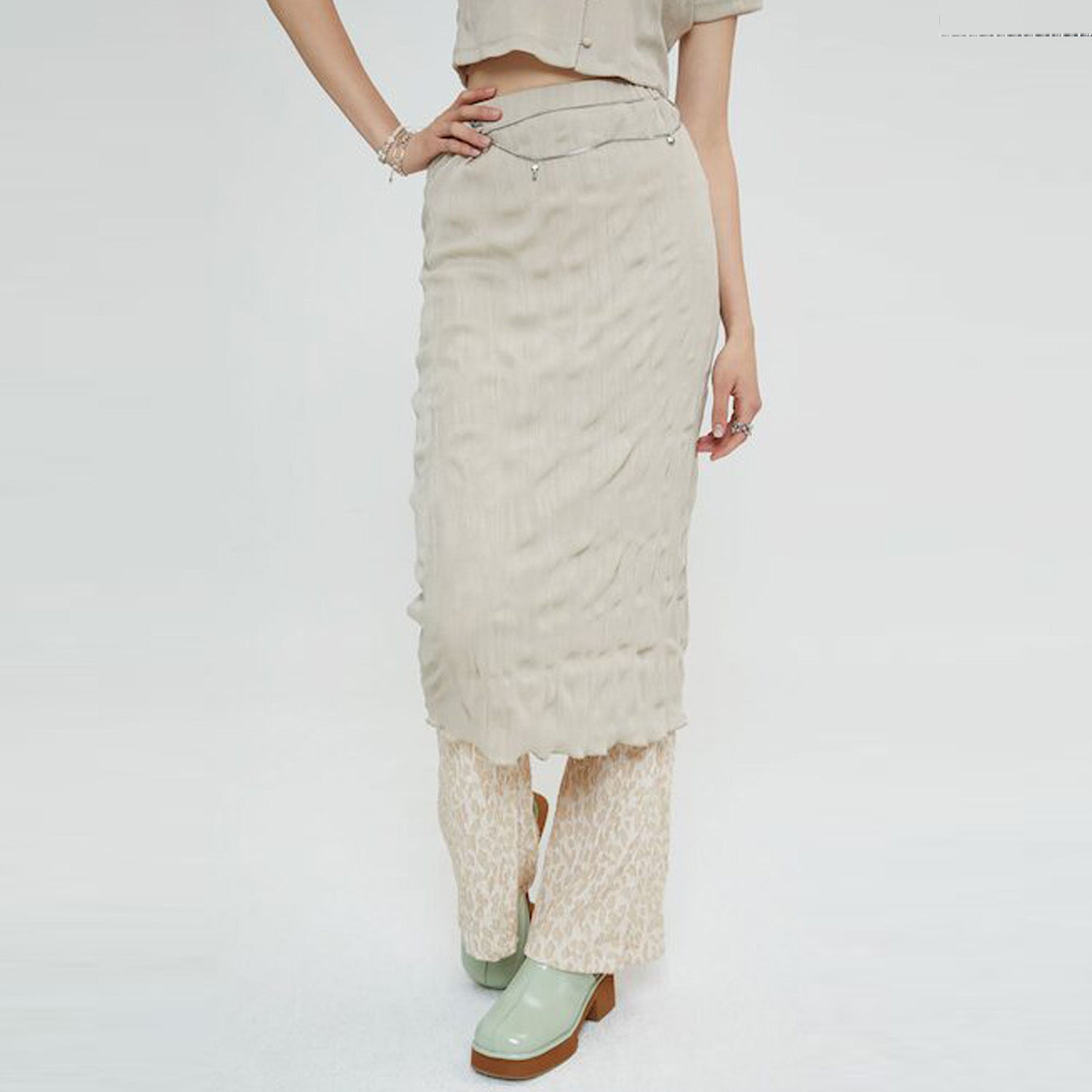 WAVY SKIRT (BEIGE)