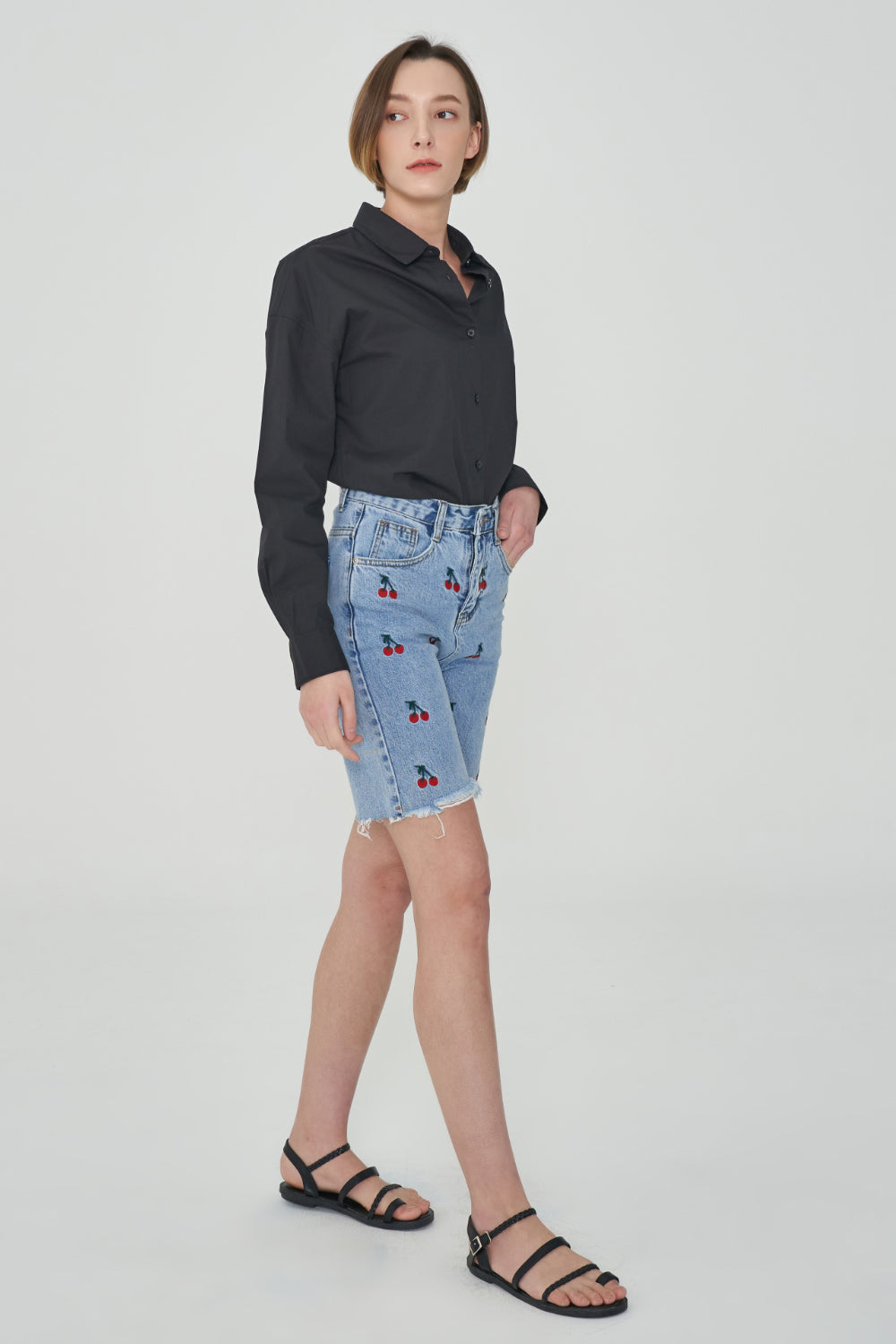 STRAIGHT FIT CHERRY EMBROIDERY CROPPED DENIM PANTS [6811]