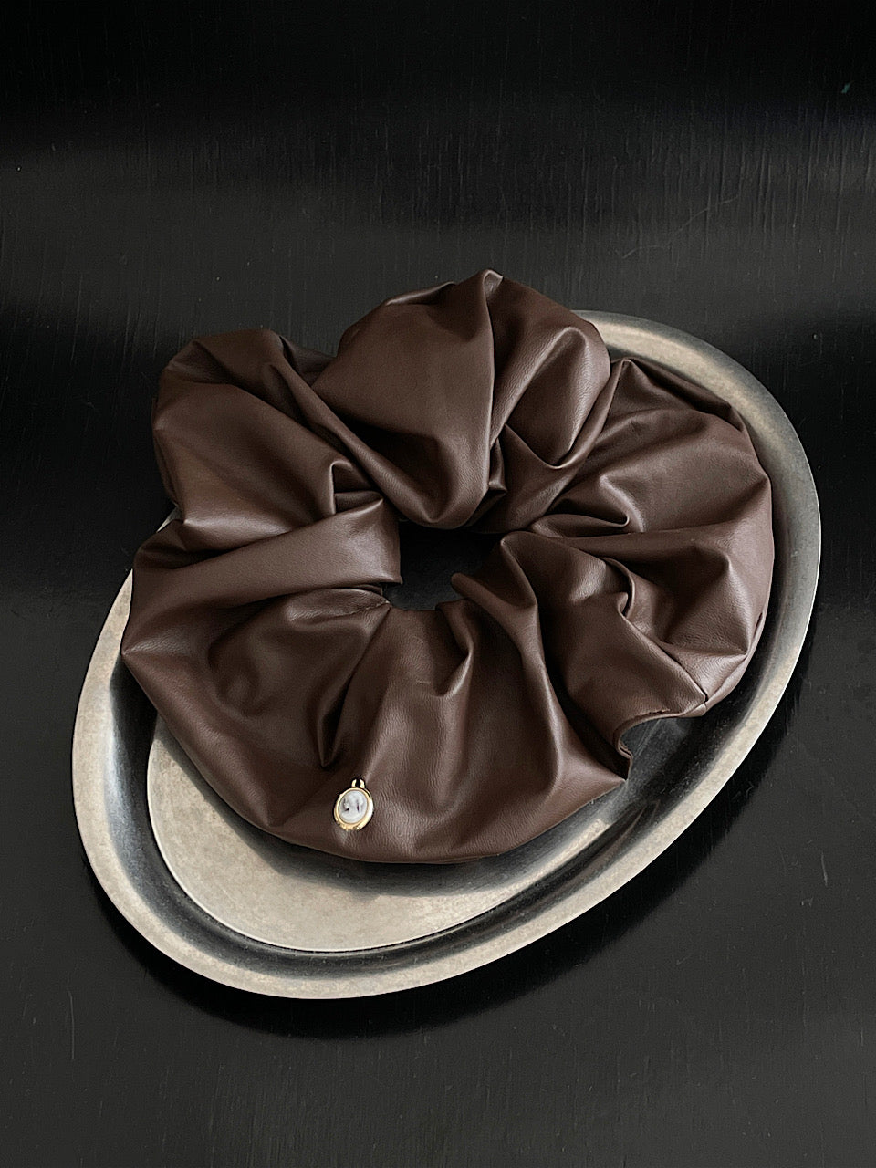 oar Vintage Leather drop Cameo Wide Scrunchie [Brown]