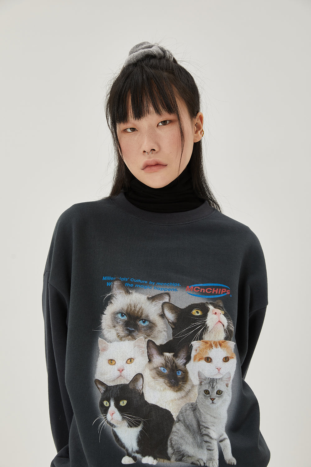 キャットクルーネックスウェット / Cat squad goals crewneck [charcoal]