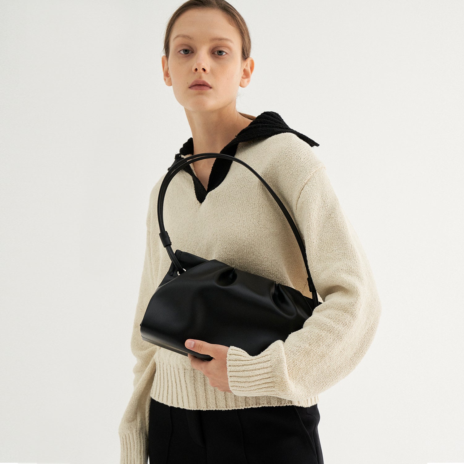 PLEATS SHOULDER BAG_BLACK