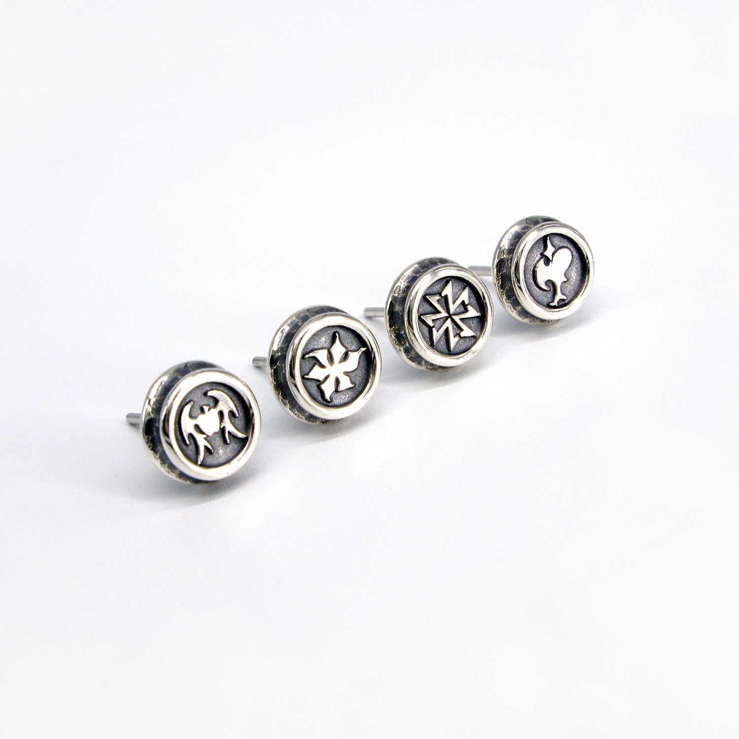 BoutonC-S1 silver stud earring