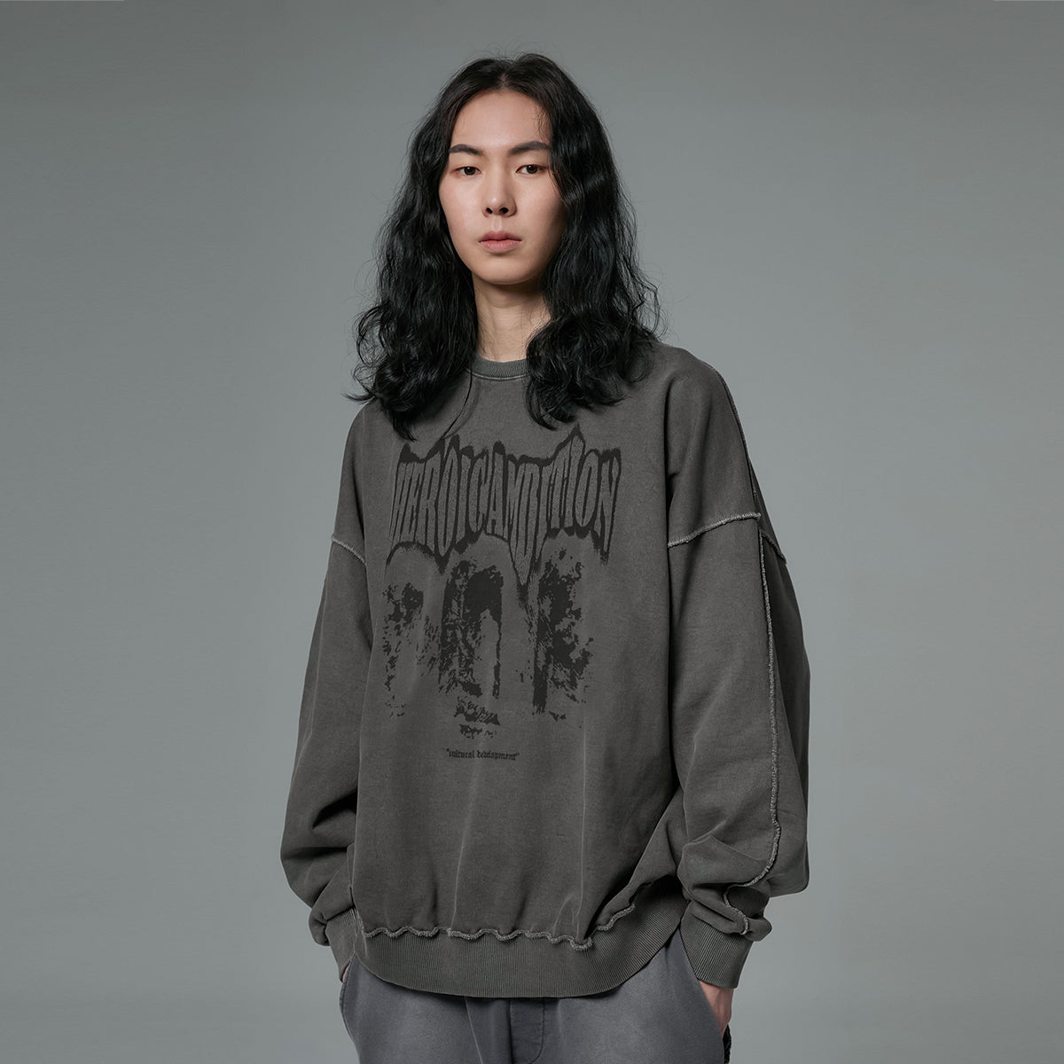 Heroic Pigment Sweatshirt [Charcoal]