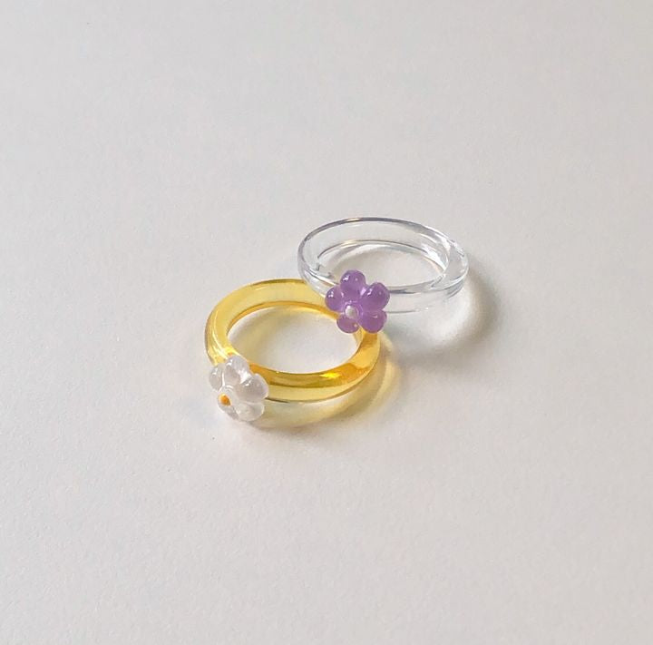 Daisy Flower Acrylic Rings (2 Colors)