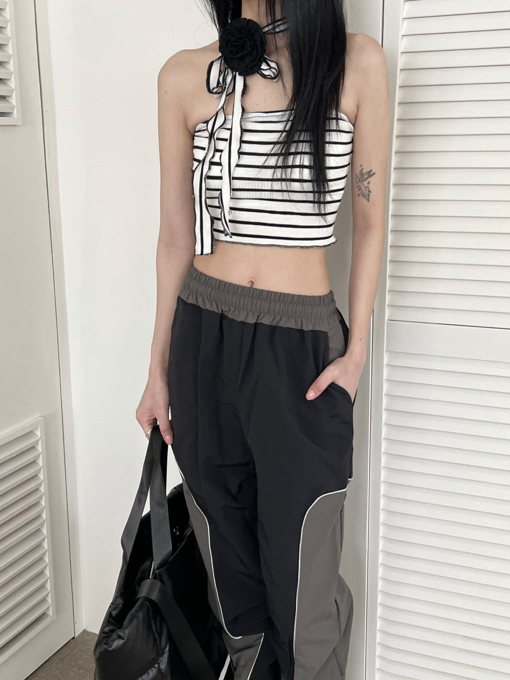 Stripe corsage ribbon strap crop tank-top (2 Color)