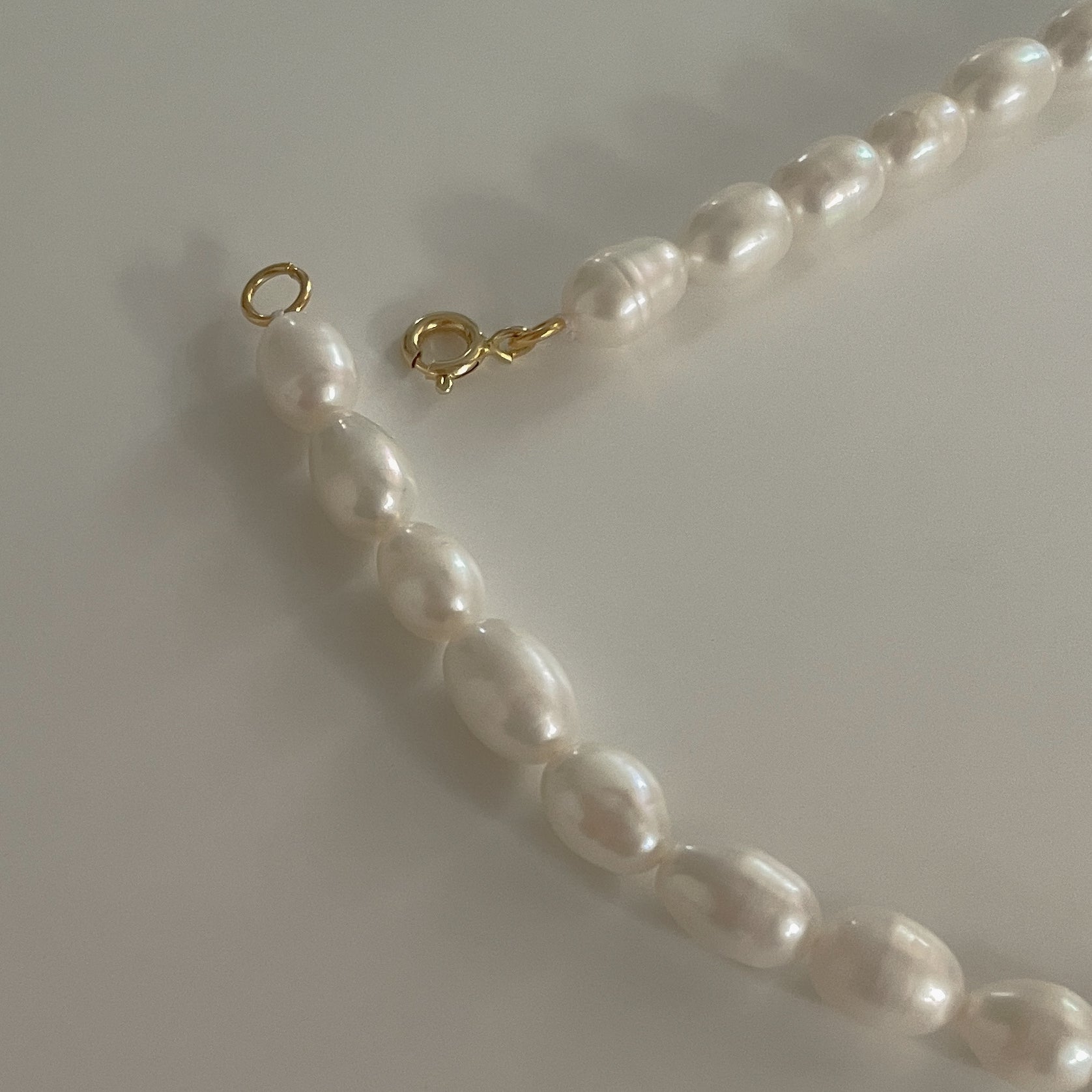 white pearl necklace