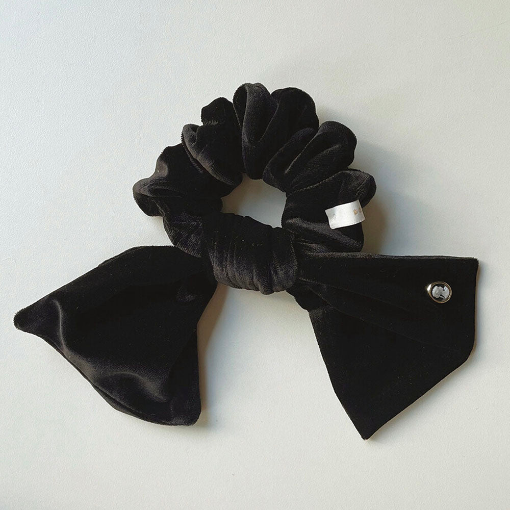 Vintage Mood Cameo Velvet Ruffle Scrunchie[Black]