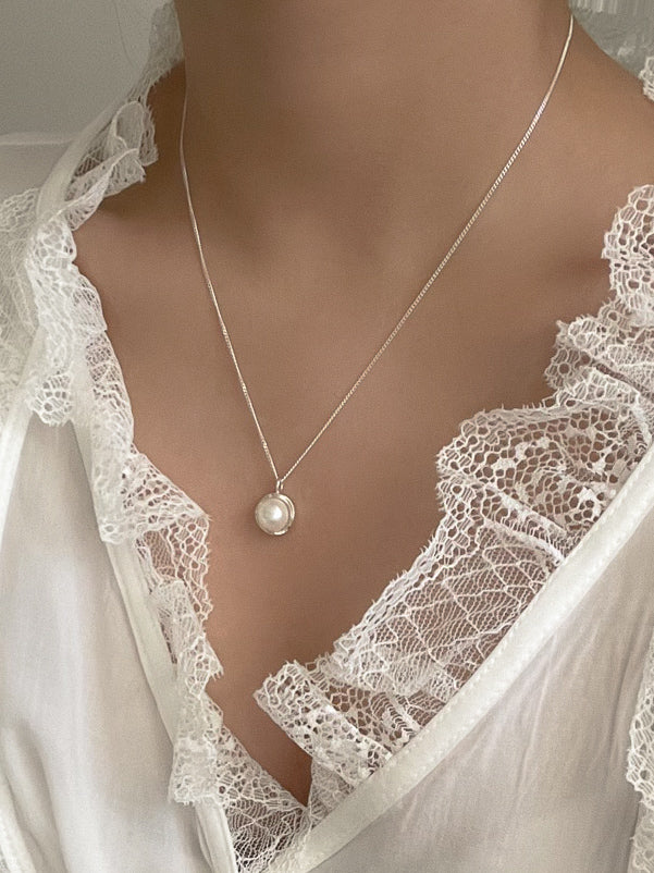 lily pearl necklace