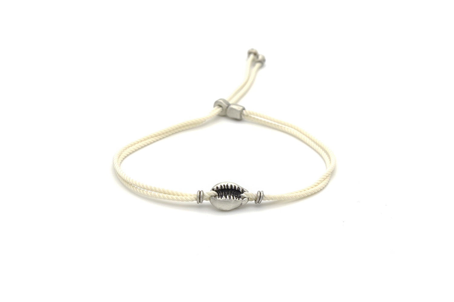 Shell string bracelet (ivory)