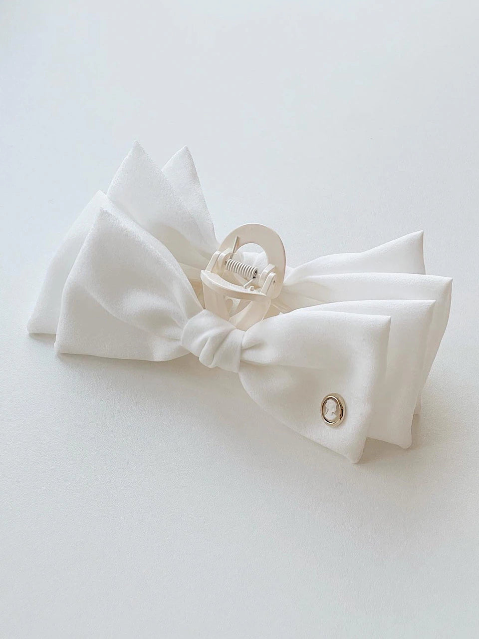 oar Vintage Cameo Ribbon Hair Claw [White]