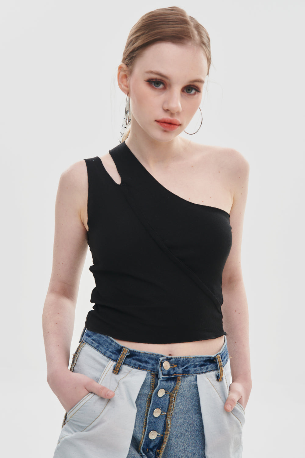 EVE SLEEVELESS TOP