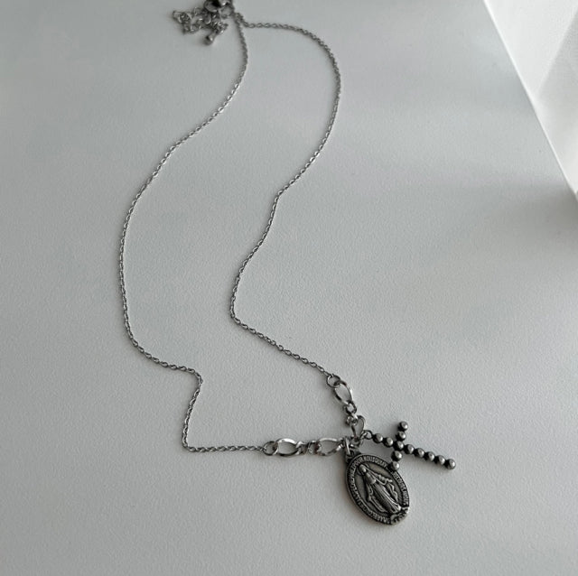 msi Bold Oval Maria Cross Unique Necklace