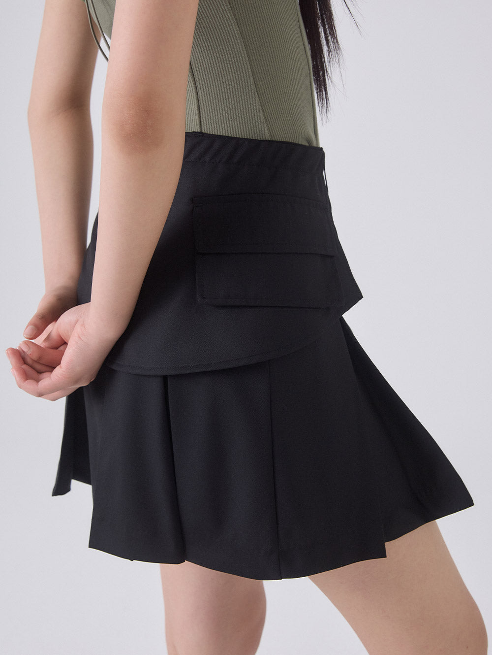 DETACHABLE POCKET PLEATED SKIRT [BLACK]