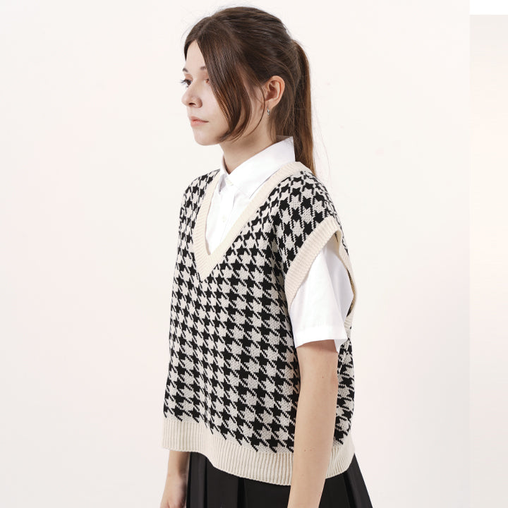 V-NECK HOUNDTOOTH KNIT VEST (BLACK)