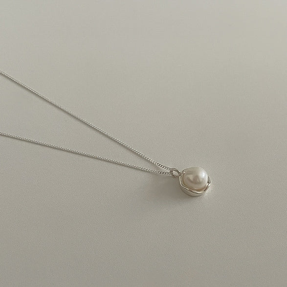 lily pearl necklace